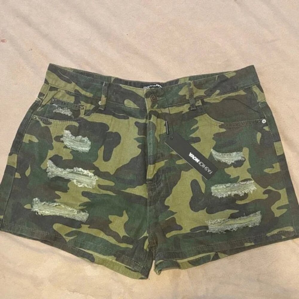Fashion Nova Green Cargo Short
